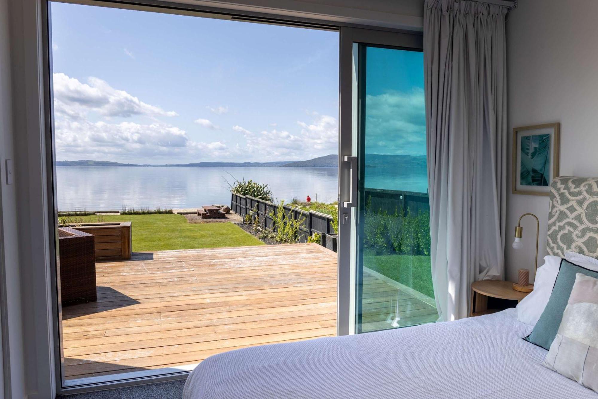 Jandals & Joy Lakefront Retreat روتوروا المظهر الخارجي الصورة